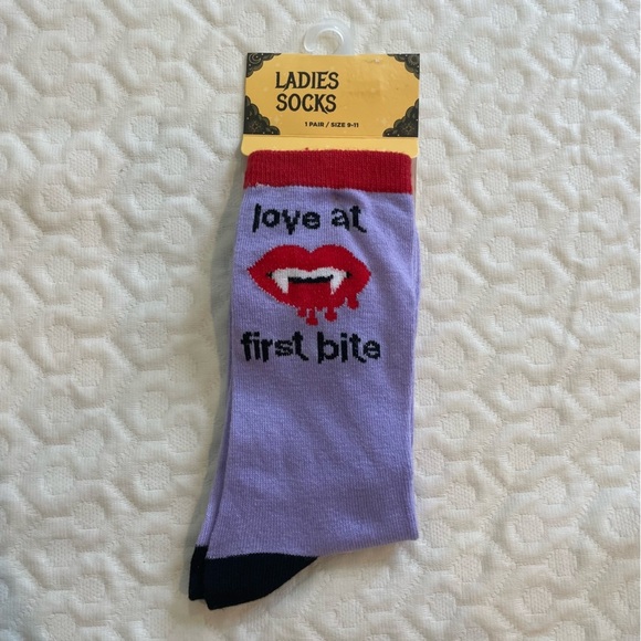 “Love at First Bite” Women’s Socks Shoe Size 5-10 Purple  Halloween Vampire Lips - Picture 2 of 4